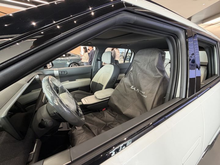 [평택=뉴시스] 류인선 기자 = 지난 3일 기아 인증중고차 평택직영점에 EV3가고객 인도 전의 상태로 전시 중이다. 2026.4.5. photo@newsis.com *재판매 및 DB 금지