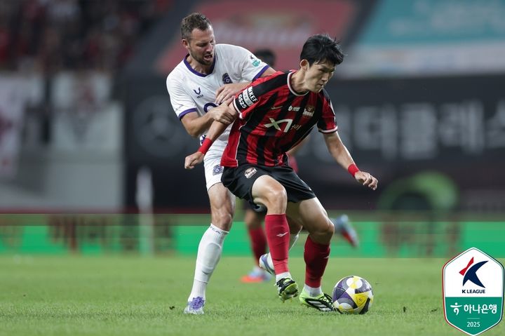 [서울=뉴시스] 지난해 8월31일 서울월드컵경기장에서 열린 하나은행 K리그1 2025 28라운드 FC서울과 FC안양의 맞대결 장면. (사진=한국프로축구연맹 제공) *재판매 및 DB 금지