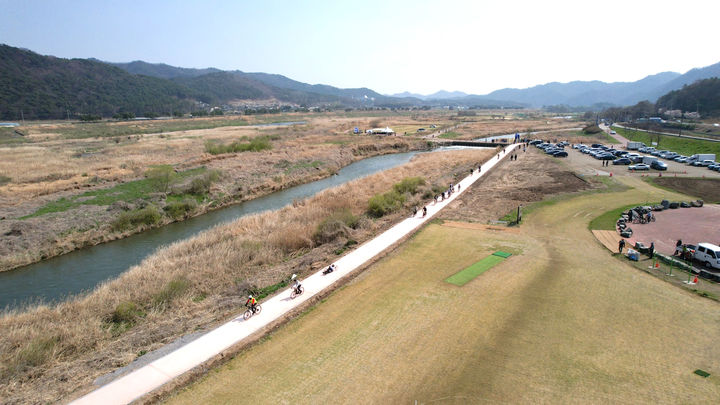 나주시는 지난 2일 지석천 자전거길 나주 구간(산포~남평) 6.11㎞ 조성을 완료하고 개통식을 개최했다. (사진=나주시 제공) photo@newsis.com *재판매 및 DB 금지