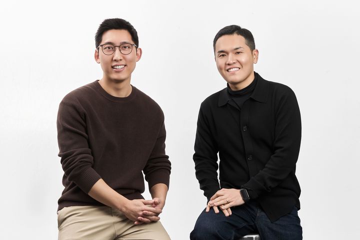 [서울=뉴시스] 4050을 위한 패션플랫폼 '퀸잇'을 운영ㅇ하는 라포랩스의 홍주영·최희민(오른쪽) 공동대표 (사진= 제공) 2026.04.03. photo@newsis.com *재판매 및 DB 금지