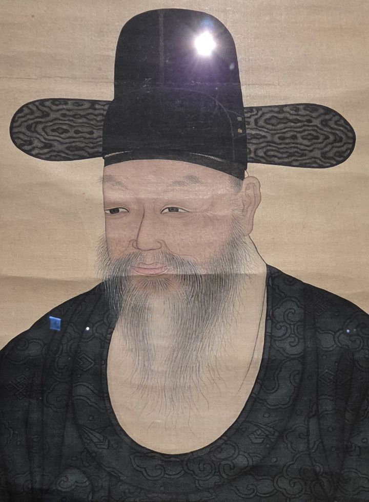 제자 이한철이 그린 추사 초상. 근엄한 표정이 아닌 엷은 미소가 감돌고 있다. *재판매 및 DB 금지