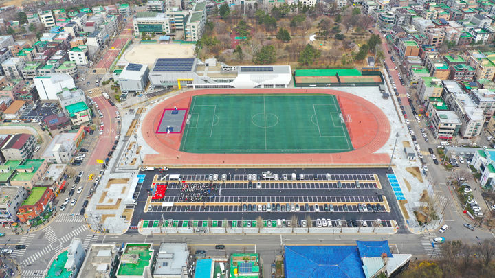 [안산=뉴시스] 월피체육문화센터 주차장 전경. (사진=안산시 제공) 2026.04.03. photo@newsis.com *재판매 및 DB 금지