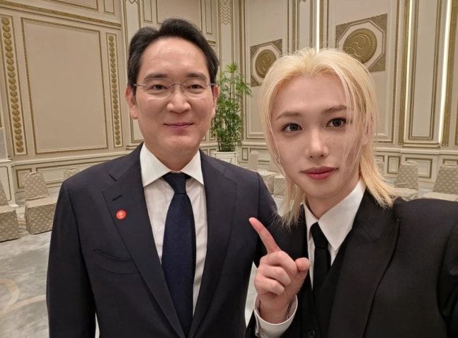 필릭스도 좋아하는 그 형…이재용 회장과 셀카에 하트