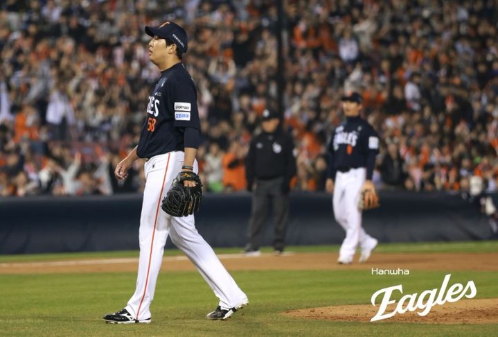 [서울=뉴시스] 프로야구 한화 이글스 박상원이 3일 서울 잠실구장에서 열린 2026 신한 쏠 KBO리그 두산 베어스와의 경기에 불펜 등판해 공을 던지고 있다. (사진=한화 이글스 제공) 2026.04.03. *재판매 및 DB 금지