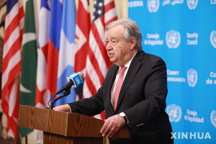 [뉴욕=신화/뉴시스] 안토니우 구테흐스 유엔 사무총장이 2일(현지 시간) 미국 뉴욕 유엔 본부에서 기자회견하고 있다. 구테흐스 사무총장은 미국과 이스라엘을 향해 이란과의 전쟁 중단을, 이란에 대해서는 주변국 공격 중단을 촉구했다. 2026.04.03.