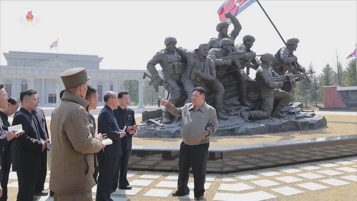 [서울=뉴시스] 북한 조선중앙TV는 김정은 국무위원장이 러시아·우크리아나 전쟁 파병군 추모 시설인 해외군사작전 전투위훈기념관 건설사업을 현지 지도했다고 3일 보도했다. (사진=조선중앙TV 캡처) 2026.04.03. photo@newsis.com *재판매 및 DB 금지