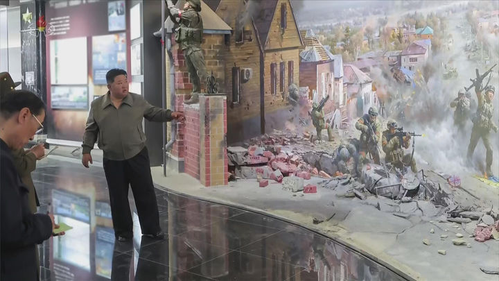 [서울=뉴시스] 북한 조선중앙TV는 김정은 국무위원장이 러시아·우크리아나 전쟁 파병군 추모 시설인 해외군사작전 전투위훈기념관 건설사업을 현지 지도했다고 3일 보도했다. (사진=조선중앙TV 캡처) 2026.04.03. photo@newsis.com *재판매 및 DB 금지