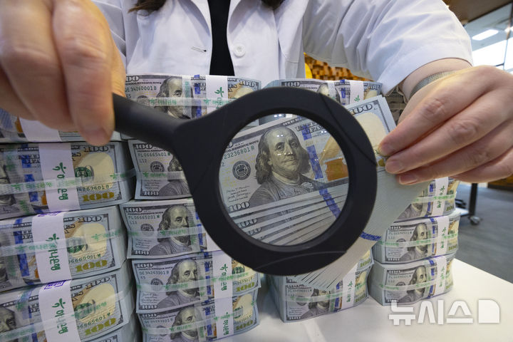 뛰는 환율에 3월 외환보유액 감소