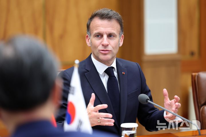 [서울=뉴시스] 고범준 기자 = 에마뉘엘 마크롱 프랑스 대통령이 3일 청와대에서 열린 한-프랑스 정상회담에서 발언하고 있다. 2026.04.03. bjko@newsis.com