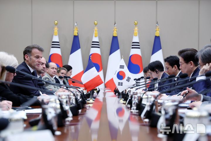 [서울=뉴시스] 고범준 기자 = 에마뉘엘 마크롱 프랑스 대통령이 3일 청와대에서 열린 한-프랑스 정상회담에서 발언하고 있다. 2026.04.03. bjko@newsis.com