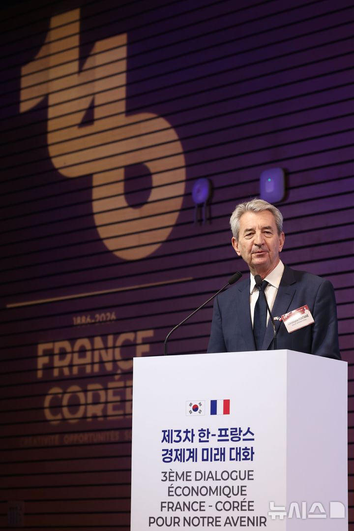 개회사 하는 크리스토프 퐁텐 MEDEF 부위원장