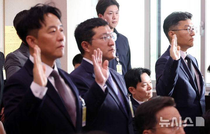 증인선서 거부하는 박상용 검사