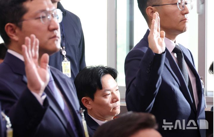 증인선서 거부하는 박상용 검사