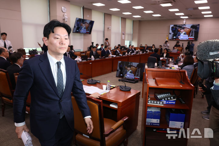 [서울=뉴시스] 고승민 기자 = 서울고검은 진술 회유 의혹 사건 이첩과는 별개로 박 검사에 대한 감찰을 징계시효 만료 전까지 그대로 진행한다는 방침이다. 사진은 '쌍방울 대북 송금' 의혹 박상용 인천지검 부부장검사. 2026.04.03. kkssmm99@newsis.com