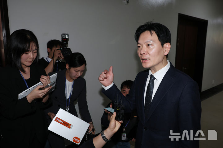 증인선서 거부하고 성토하는 박상용 검사