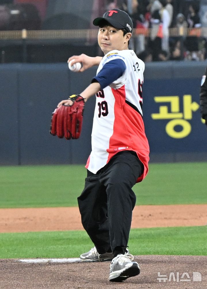 시구하는 배우 배유람