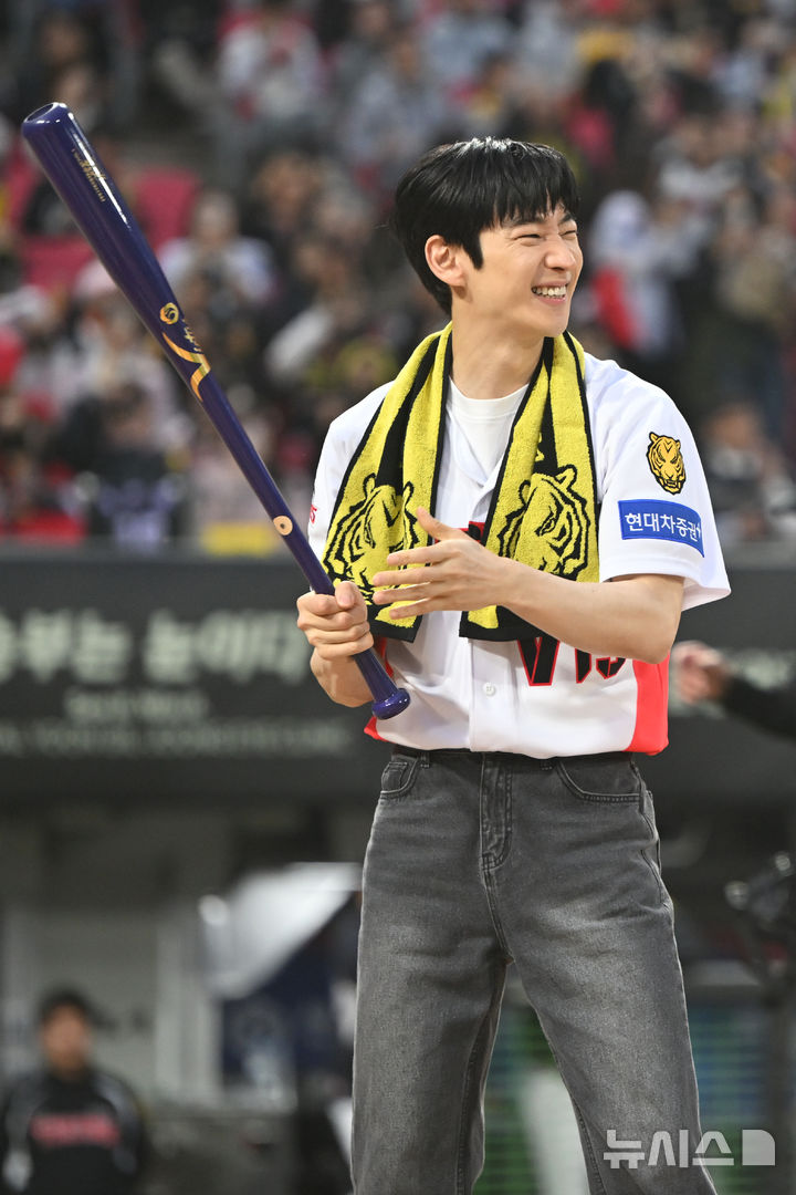 '모범택시' 이제훈, '모범 미소'