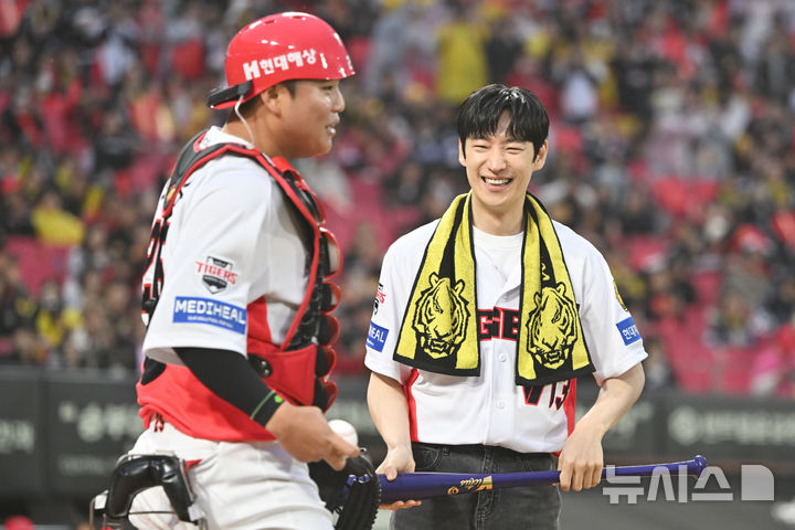 '모범택시' 이제훈, '모범 미소'