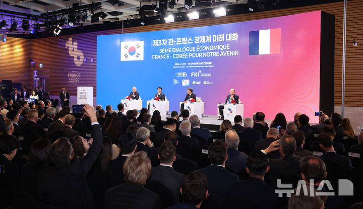 한-프 경제계 미래대화 폐회식 참석한 김민석 총리-마크롱 대통령 