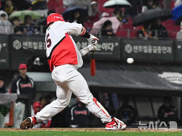 KIA 한준수, 정규시즌 1호 홈런