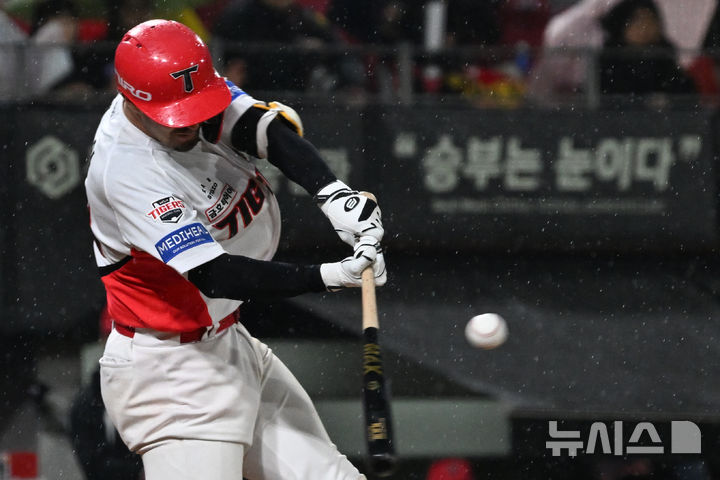 KIA 아시아쿼터 내야수 데일, KBO리그 데뷔 첫 홈런