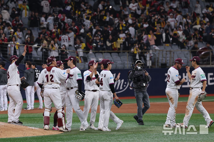 키움, 홈 개막전 승리