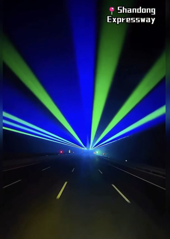 [서울=뉴시스] 중국에서 차량 운전자의 졸음운전 방지를 위해 개발한 레이저 시각 장치가 최근 도로 현장에서 사용되는 모습이 포착돼 화제다. (사진=@HKeye 유튜브 캡처) *재판매 및 DB 금지