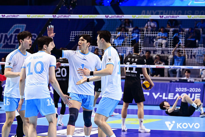 [서울=뉴시스]남자배구 대한항공, 챔프전 2연승. (사진=KOVO 제공)