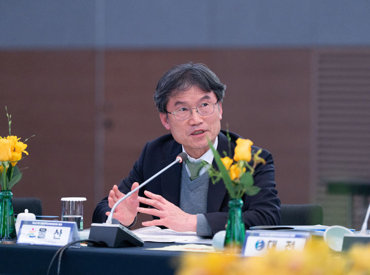 [울산=뉴시스] 전국시도교육감협의회에서 발언하는 천창수 울산시교육감. (사진=뉴시스 DB). photo@newsis.com  *재판매 및 DB 금지