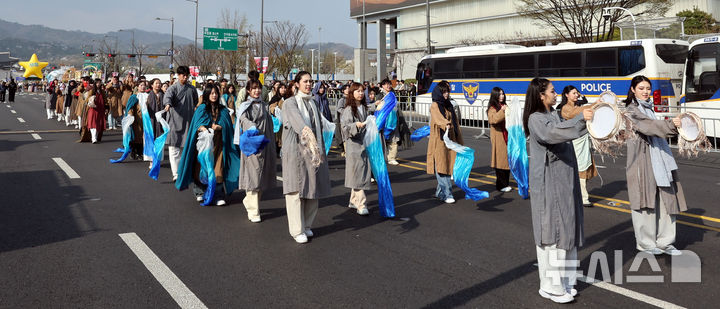 부활의 기쁨 알리는 2026 부활절 퍼레이드