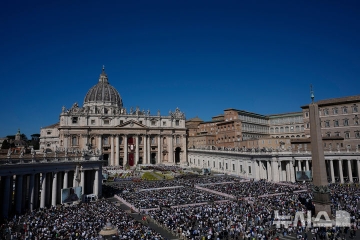 [AP/뉴시스] 성베드로 광장을 메운 부활절 인파 