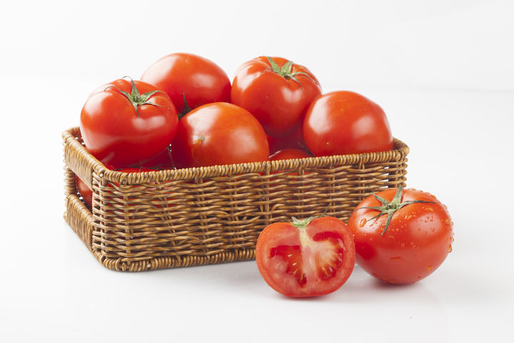 [서울=뉴시스] 토마토에 풍부한 항산화 성분 '라이코펜'이 잇몸병 위험을 낮추는 데 도움이 될 수 있다는 연구 결과가 나왔다. (사진=유토이미지) *재판매 및 DB금지 *재판매 및 DB 금지