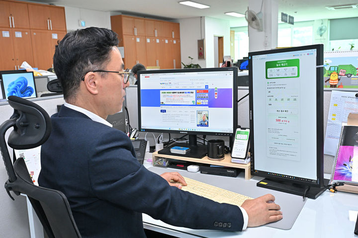 [정선=뉴시스] 강원 정선군 농업기술센터 원종호 과학영농팀장이 직접 개발한 '농사계산기'앱. (사진=정선군 제공) 2026.04.07. photo@newsis.com *재판매 및 DB 금지