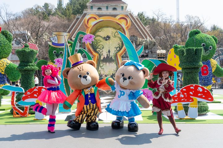 [대구=뉴시스] 대구 이월드는 봄 시즌을 맞아 백만 송이 튤립과 원더랜드 세계관을 결합한 시즌 콘텐츠 '튤립트래블'을 선보인다. (사진=대구 이월드 제공) 2026.04.05. photo@newsis.com *재판매 및 DB 금지