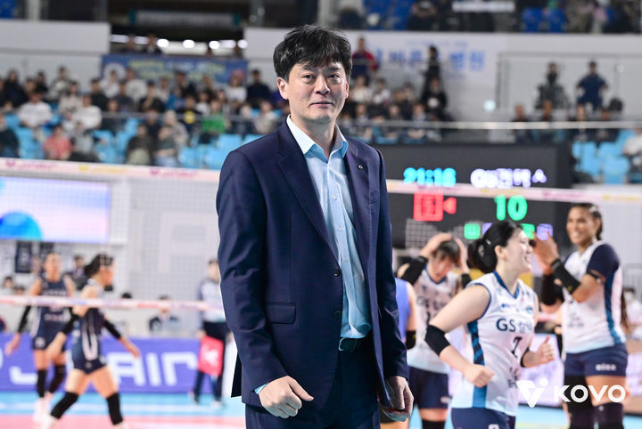 [서울=뉴시스]여자배구 GS칼텍스 이영택 감독. (사진=KOVO 제공)