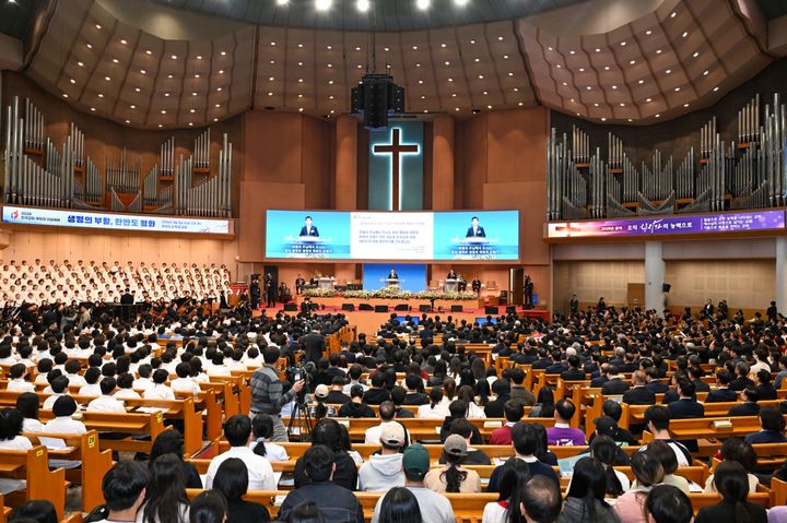 [서울=뉴시스] 5일 오후 서울 여의도순복음교회에서 열린 '2026 한국교회 부활절 연합예배'.(사진=여의도순복음교회 제공) 2026.04.05. photo@newsis.com *재판매 및 DB 금지