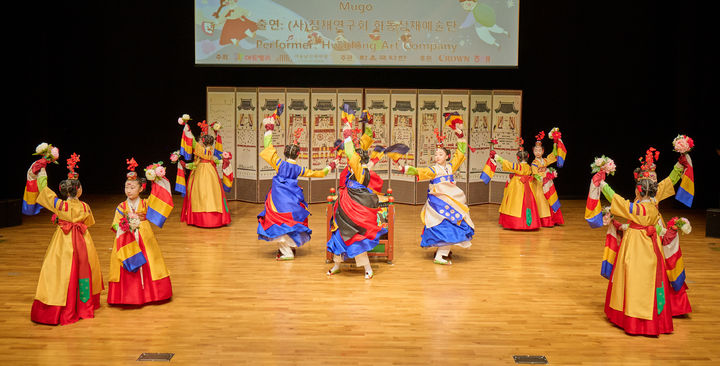 [서울=뉴시스] 5일 서울 남산국악당 크라운해태홀에서 제300회 영재한음회 특별 공연이 열리고 있다. (사진=크라운해태제과 제공) *재판매 및 DB 금지