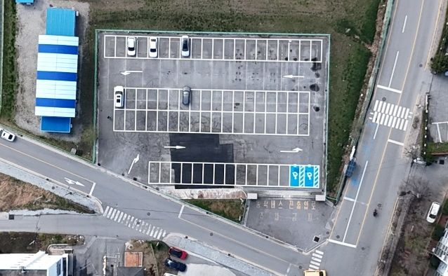 [강릉=뉴시스] 강릉시가 주민숙원 사업으로 추진해 이날 개방을 앞둔 중앙고등학교 옆 공영주차장 모습.(사진=강릉시 제공)photo@newsis.com *재판매 및 DB 금지