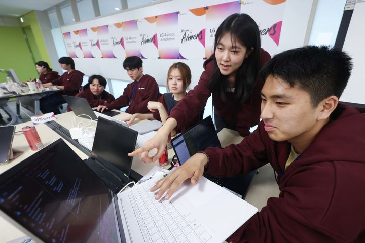 [서울=뉴시스] LG가 4일부터 1박 2일 일정으로 경기도 이천 LG인화원에서 LG 에이머스(Aimers) 해커톤을 진행했다. (사진=LG 제공) *재판매 및 DB 금지