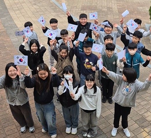 [안동=뉴시스] 3.1 운동 체험. (사진=경북교육청 제공) 2026.04.06. photo@newsis.com *재판매 및 DB 금지