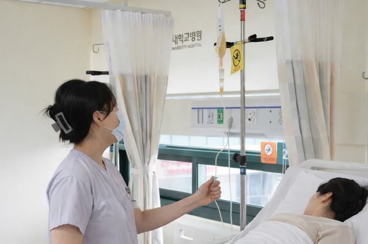 [울산=뉴시스] 환자 중심 진료 환경 강화를 위해 이전한 울산대학교병원 항암주사실. (사진=병원 제공). 2026.04.06. photo@newsis.com *재판매 및 DB 금지