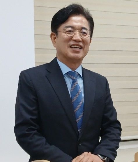 [대전=뉴시스] 조명휘 기자 = 더불어민주당 대전시장 후보 선출을 위한 결선투표에 진출한 허태정 예비후보가 6일 오전 대전시의회 기자실에서 회견을 열고 있다. 2026.04.06. photo@newsis.com *재판매 및 DB 금지