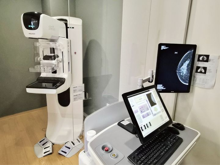 [울산=뉴시스] 3D 유방촬영장비 '홀로직 셀레니아 디멘션(Hologic Selenia Dimensions System 3D)'. (사진=울산병원 제공) 2026.04.06. photo@newsis.com *재판매 및 DB 금지