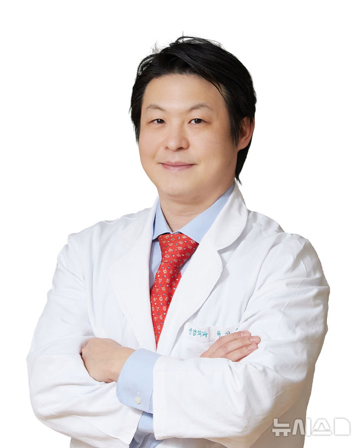 [서울=뉴시스] 유지욱 경희대병원 신경외과 교수. (사진= 경희대병원 제공)