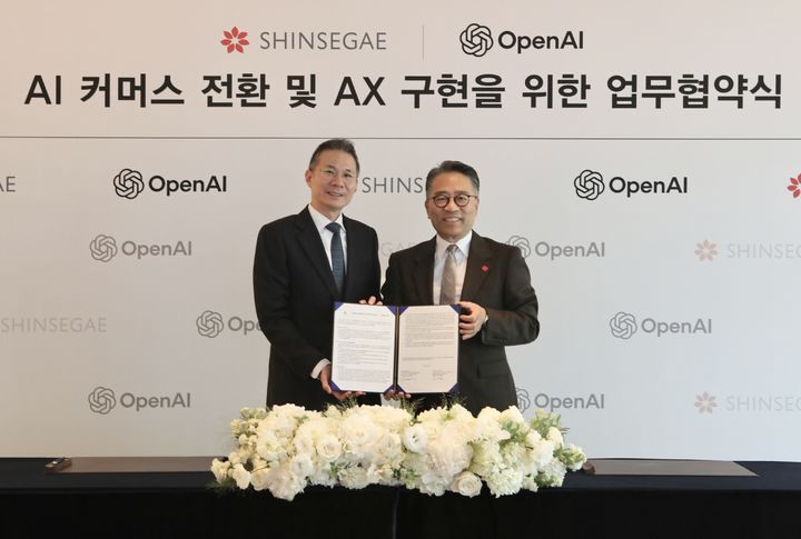 [서울=뉴시스] 신세계그룹과 오픈AI(OpenAI)의 양해각서 체결식. (사진=신세계그룹 제공) *재판매 및 DB 금지