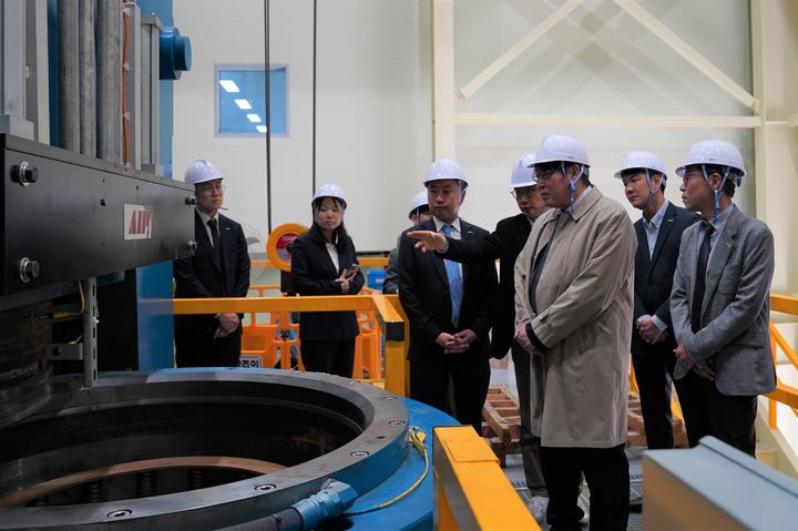 [세종=뉴시스] 한국에너지기술평가원은 지난 2일 경북 경산 소재 'SMR 혁신제조 기술개발'의 공동 연구개발 기관인 코힙스테크를 방문해 연구 현장을 점검하고 관계자들을 격려했다고 6일 밝혔다. (사진=에기평 제공) 2026.04.06. photo@newsis.com *재판매 및 DB 금지