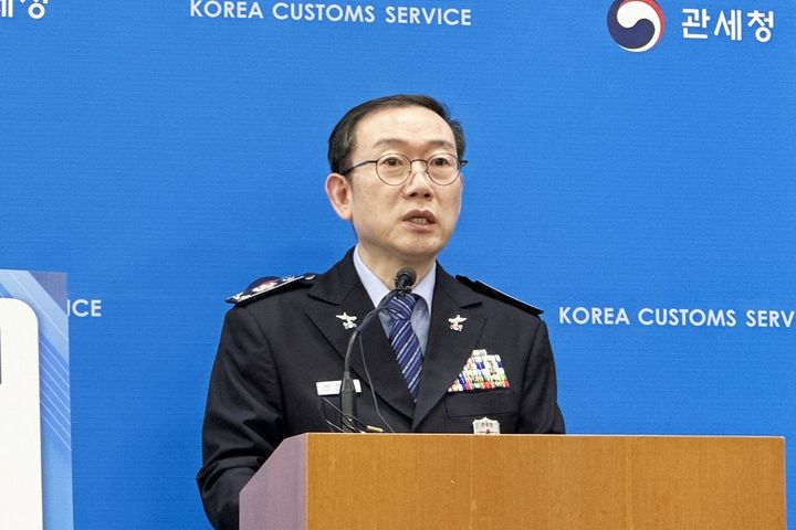 [대전=뉴시스] 6일 이명구 관세청장이 정부대전청사 브리핑룸에서 '2026년 1/4분기 마약단속 실적'에 대해 브리핑하고 있다. kys0505@newsis.com *재판매 및 DB 금지