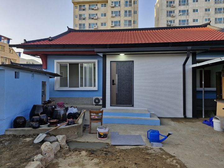 [밀양=뉴시스] 무궁화회 회원들이 삼랑진읍의 한 다문화가정에 주거환경 개선 공사를 마친 주택. (사진= 밀양시 제공) 2026.04.07. photo@newsis.com *재판매 및 DB 금지