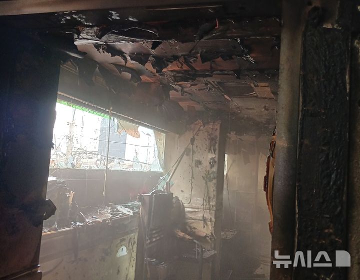 [인천=뉴시스] 인천 계양구 임학동 상가건물 화재 현장. (사진=인천소방본부 제공) 2026.04.06. photo@newsis.com