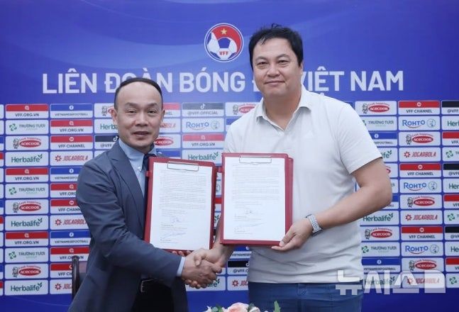 [서울=뉴시스]이운재 베트남 축구대표팀 골키퍼 코치 재계약. (사진=디제이매니지먼트 제공)